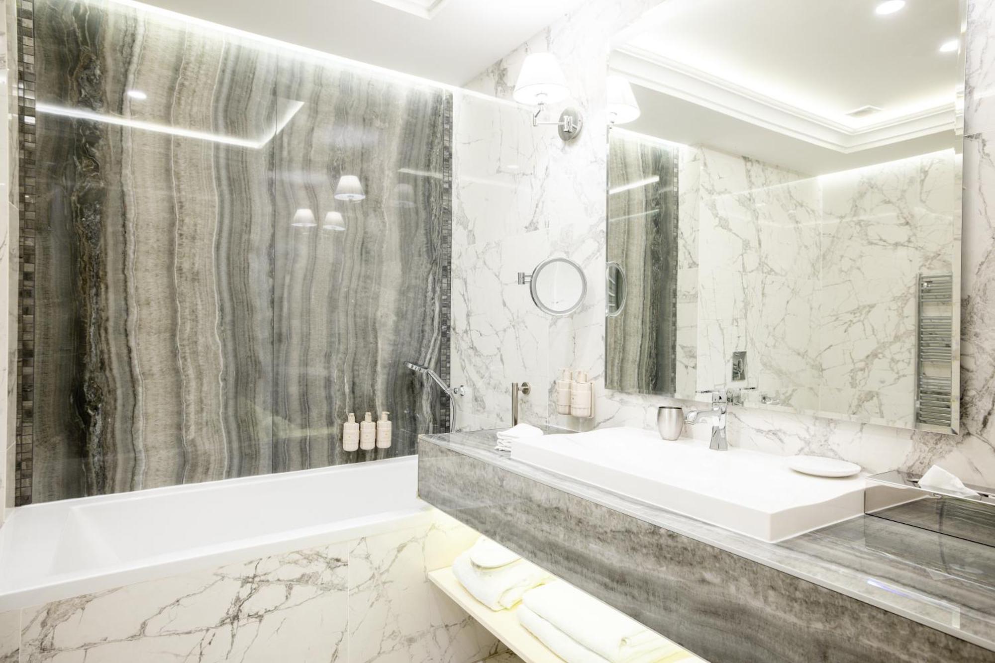 Tresor Le Palais Timisoara, Curio Collection By Hilton 5* Timişoara
