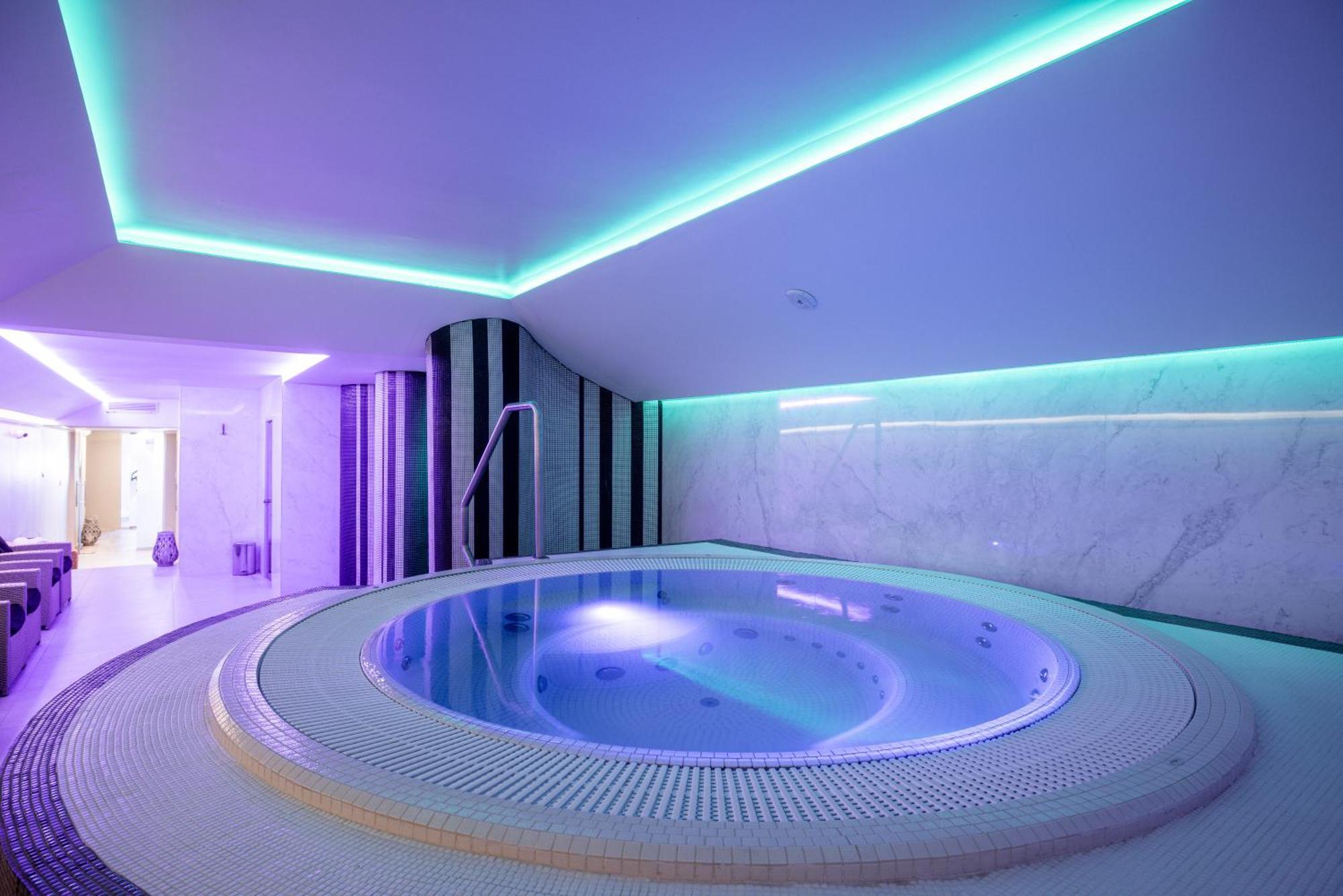 Tresor Le Palais Timisoara, Curio Collection By Hilton 5* Timişoara